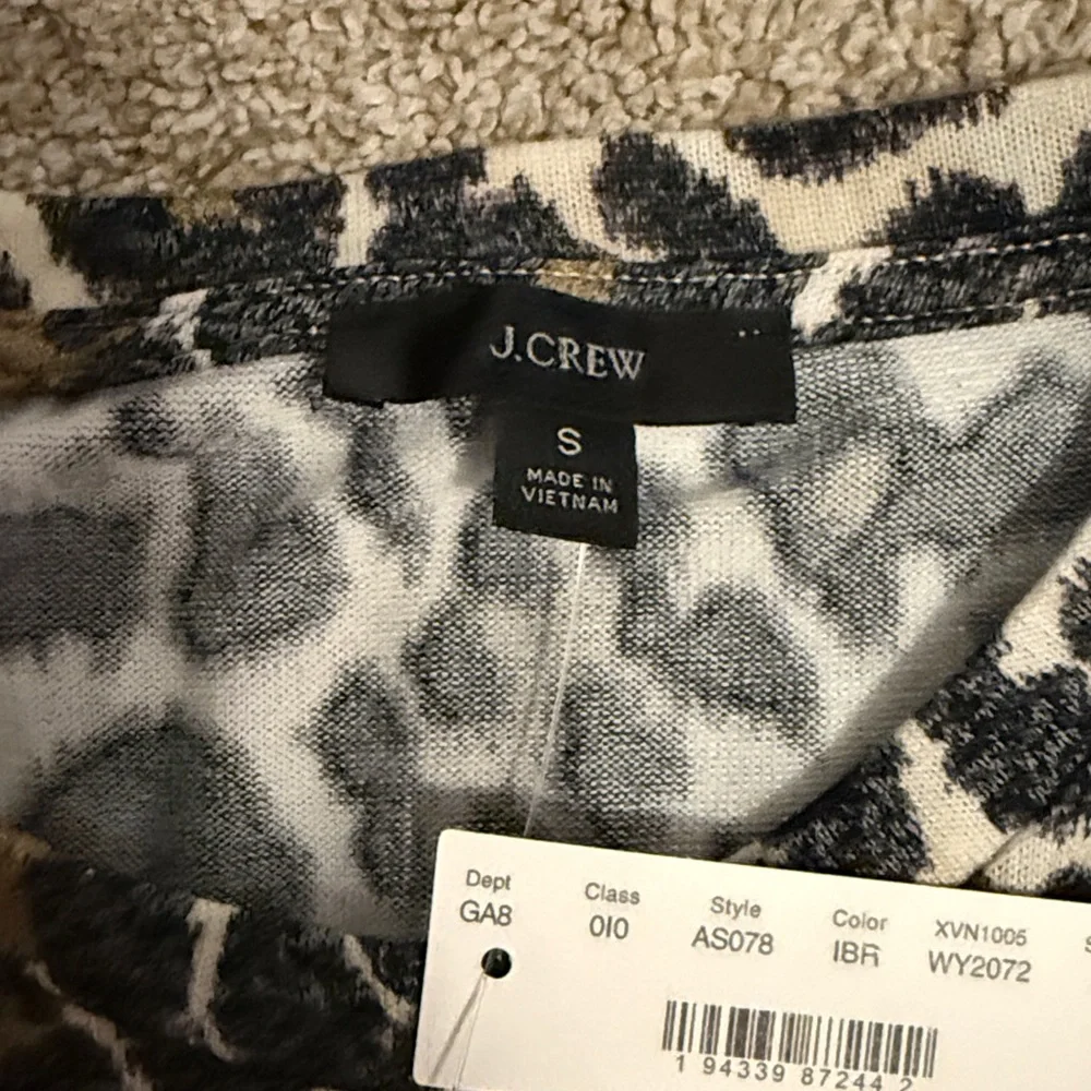 J. Crew NWT❗️Animal Print Supercozy puff-sleeve pullover in leopard Cream